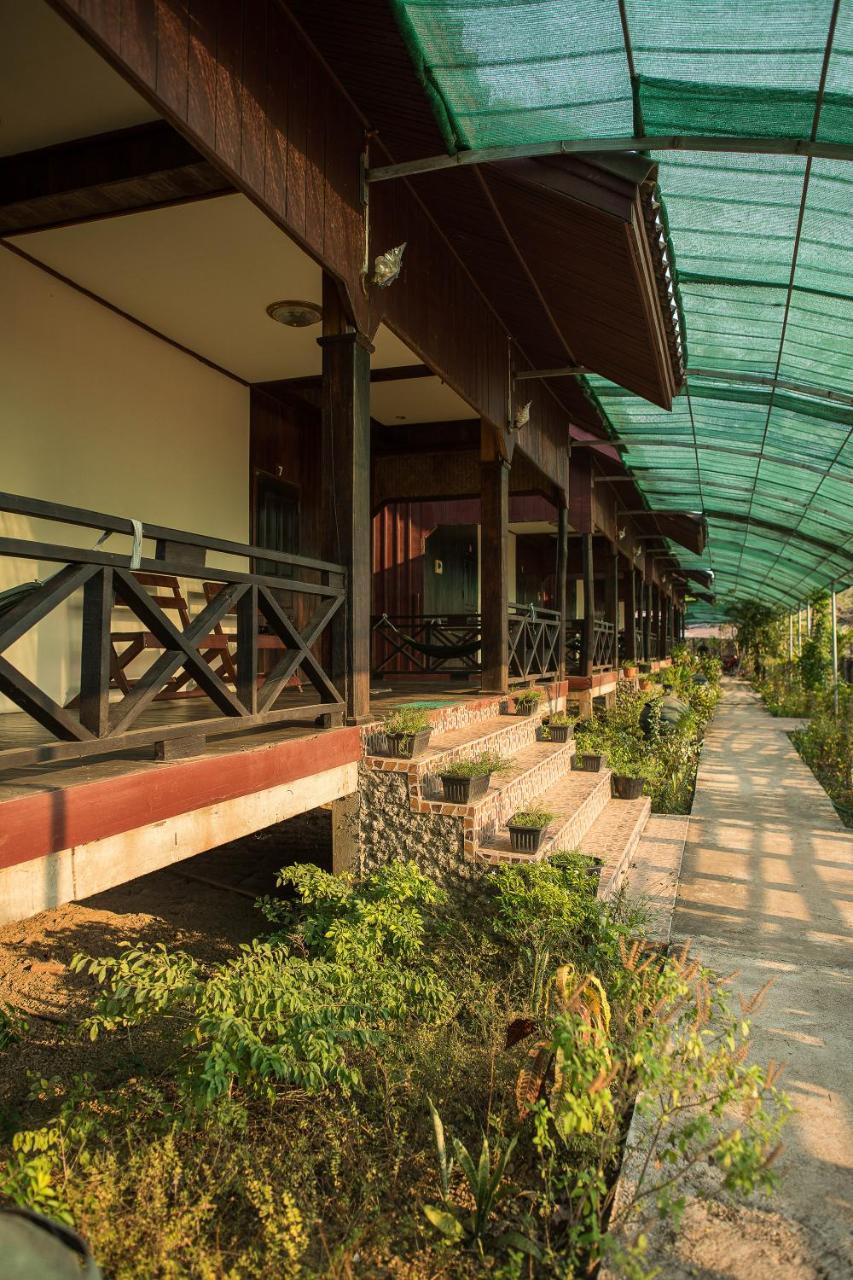 Chanhthida Guesthouse And The River Front Restaurant Ban Khon Exterior photo